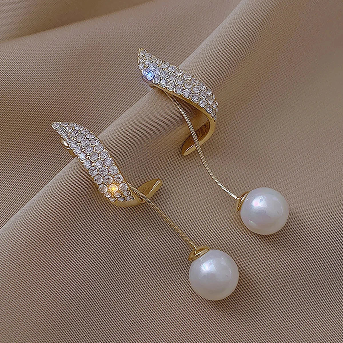 Round Minimalist  Pearl Earrings For Women